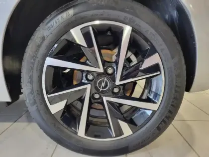 Photo 8 Opel Corsa Gén. VI Ph2 GS 5