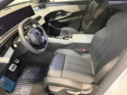 Photo 7 Peugeot 5008  Hybrid 145ch GT e-DCS6 Toit Pano