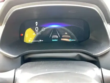 Photo 12 Renault Captur  E-Tech full hybrid 145 ch