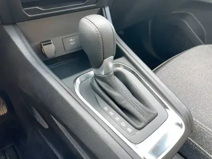 Photo 10 Renault Captur  E-Tech full hybrid 145 ch