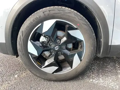 Photo 15 Renault Captur  E-Tech full hybrid 145 ch