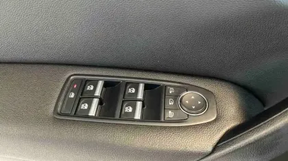 Photo 17 Renault Captur  Blue dCi 115 EDC