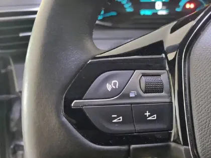 Photo 27 Peugeot 208  Electrique 50 kWh 136ch