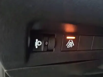Photo 29 Peugeot 208  Electrique 50 kWh 136ch