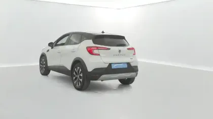 Photo 11 Renault Captur  E-Tech full hybrid 145