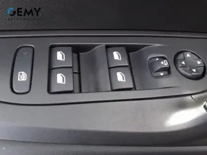 Photo 11 Peugeot 2008  Electrique 136 ch