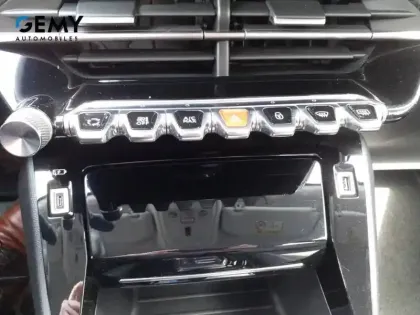 Photo 19 Peugeot 2008  Electrique 136 ch