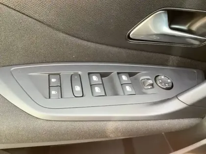 Photo 19 Peugeot 308  Hybrid 145 e-DCS6