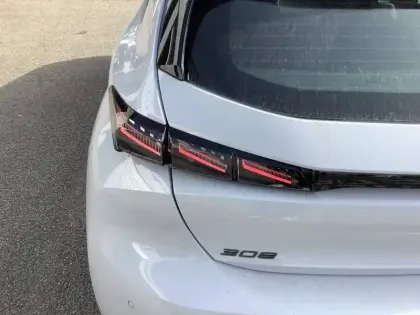 Photo 16 Peugeot 308  Hybrid 145 e-DCS6