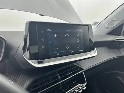 Photo 99 Peugeot 2008  PureTech 100 S&S BVM6