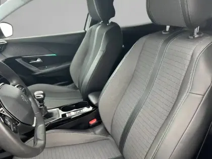 Photo 90 Peugeot 2008  PureTech 100 S&S BVM6