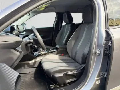Photo 70 Peugeot 2008  PureTech 100 S&S BVM6