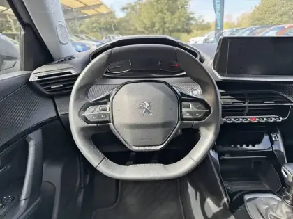 Photo 48 Peugeot 2008  PureTech 100 S&S BVM6