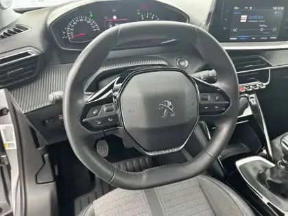 Photo 88 Peugeot 2008  PureTech 100 S&S BVM6