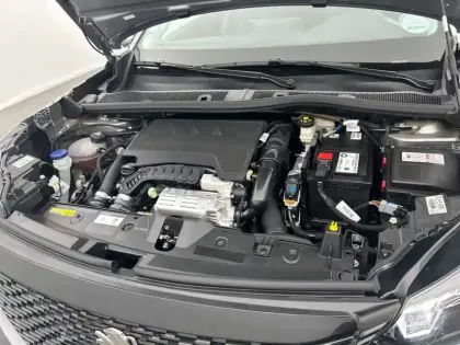 Photo 94 Peugeot 2008  PureTech 100 S&S BVM6