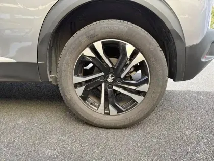 Photo 72 Peugeot 2008  PureTech 100 S&S BVM6