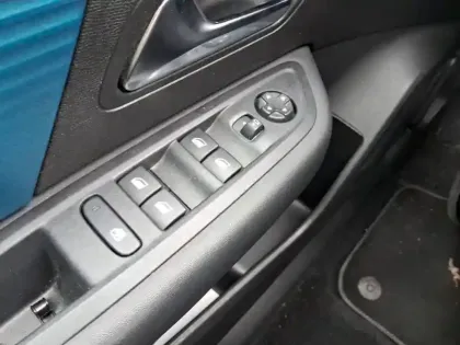 Photo 65 Citroën C4 e- 136 ch Automatique