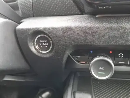 Photo 27 Citroën C4 e- 136 ch Automatique