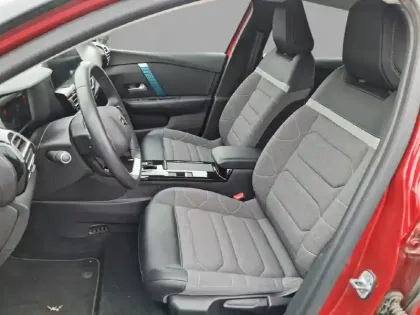 Photo 10 Citroën C4 e- 136 ch Automatique