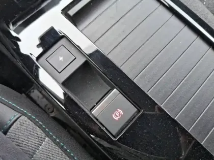 Photo 94 Citroën C4 e- 136 ch Automatique