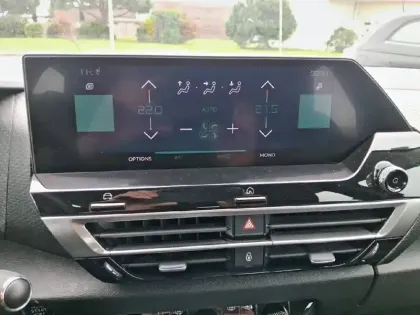 Photo 18 Citroën C4 e- 136 ch Automatique