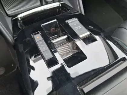 Photo 13 Citroën C4 e- 136 ch Automatique