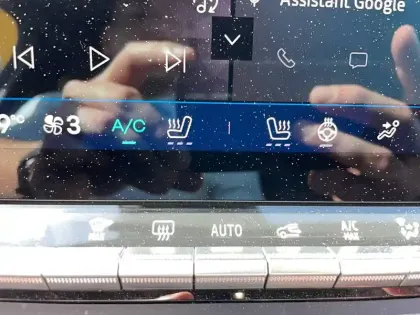 Photo 17 Renault Symbioz  E-Tech full hybrid 145