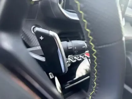 Photo 17 Peugeot 2008  PureTech 130 S&S EAT8 GT