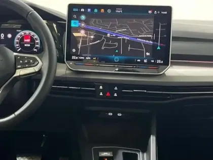 Photo 9 Volkswagen Golf 1.5 eHybrid 204 DSG6 VW Edition