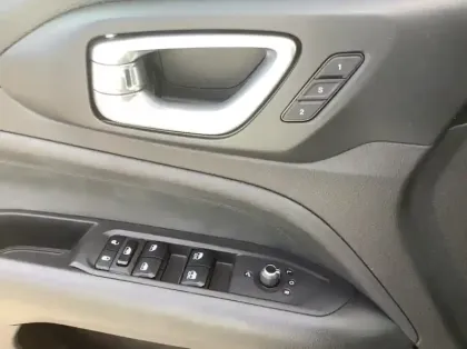 Photo 16 Jeep Compass 1.5 Turbo T4 130 ch BVR7 e-Hybrid Summit