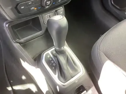 Photo 21 Jeep Renegade Nouveau 1.5 Turbo T4 130 ch BVR7 e-Hybrid Summit