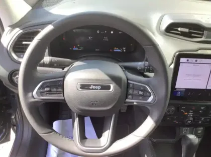 Photo 17 Jeep Renegade Nouveau 1.5 Turbo T4 130 ch BVR7 e-Hybrid Summit