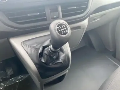 Photo 10 Ford Custom Gén. II Ph1 Trend 1