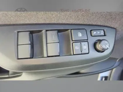 Photo 13 Toyota Yaris Hybride 1.5 HYBRID 116H DESIGN