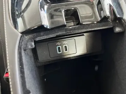 Photo 21 Ford Mondeo Gén. IV Ph2 Vignale 4