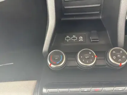 Photo 37 Renault Clio  SOCIETE BLUE DCI 100