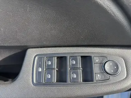 Photo 23 Renault Clio  SOCIETE BLUE DCI 100