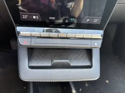 Photo 37 Renault Megane  E-Tech ER EV60 130ch super charge