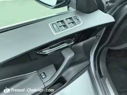 Photo 27 Jaguar F-Pace  2.0 D - 180 ch AWD BVA8 Prestige