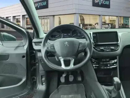 Photo 11 Peugeot 208  BlueHDi 100ch S&S BVM6 Allure Business
