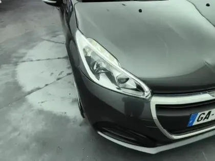 Photo 13 Peugeot 208  BlueHDi 100ch S&S BVM6 Allure Business