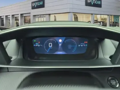 Photo 19 Peugeot 2008  Hybrid 136 e-DCS6 GT