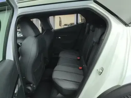 Photo 21 Peugeot 2008  Hybrid 136 e-DCS6 GT