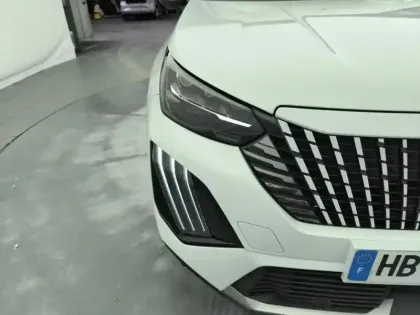 Photo 12 Peugeot 2008  Hybrid 136 e-DCS6 GT