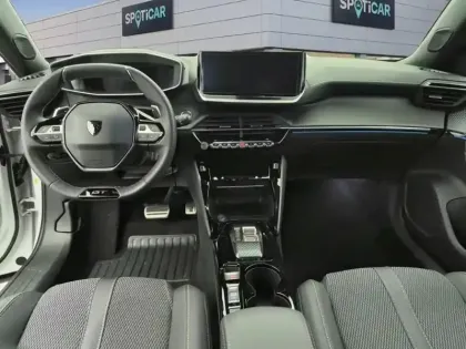 Photo 8 Peugeot 2008  Hybrid 136 e-DCS6 GT