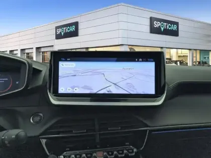 Photo 20 Peugeot 2008  Hybrid 136 e-DCS6 GT