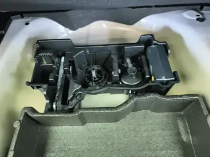 Photo 25 Peugeot 2008  Hybrid 136 e-DCS6 GT