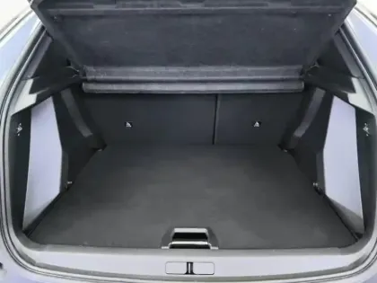 Photo 6 Peugeot 2008  Hybrid 136 e-DCS6 GT