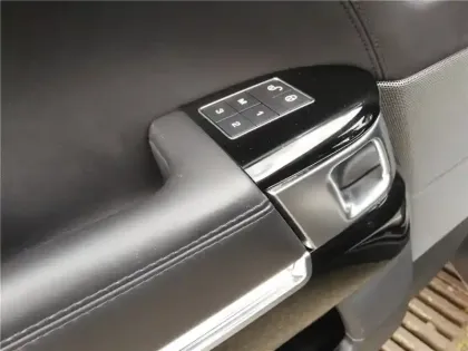 Photo 19 Land rover Range Rover Gén. II Ph2 MkVIII Autobiography Dyn. 5