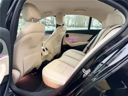 Photo 9 Mercedes Classe E Gén. V (W213) Ph1 Sportline 4